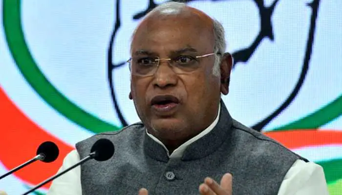 Mallikarjuna Kharge: ದುಡ್ಡು ಕೊಟ್ಟು ಜನರನ್ನು ಕರೆಯಿಸಿ ಉದೋ ಉದೋ ಅನ್ನುತ್ತಾರೆ: BJP ವಿರುದ್ಧ ಖರ್ಗೆ ವಾಗ್ದಾಳಿ