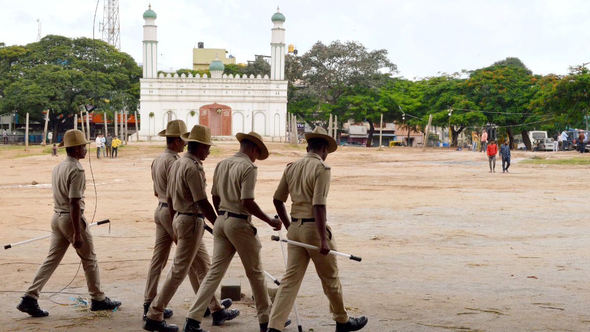 ಇಂದು ಬಕ್ರೀದ್ ಹಬ್ಬದ ಸಂಭ್ರಮ: ಚಾಮರಾಜಪೇಟೆಯ ಈದ್ಗಾ ಮೈದಾನದ ಸುತ್ತ ಖಾಕಿ ಅಲರ್ಟ್