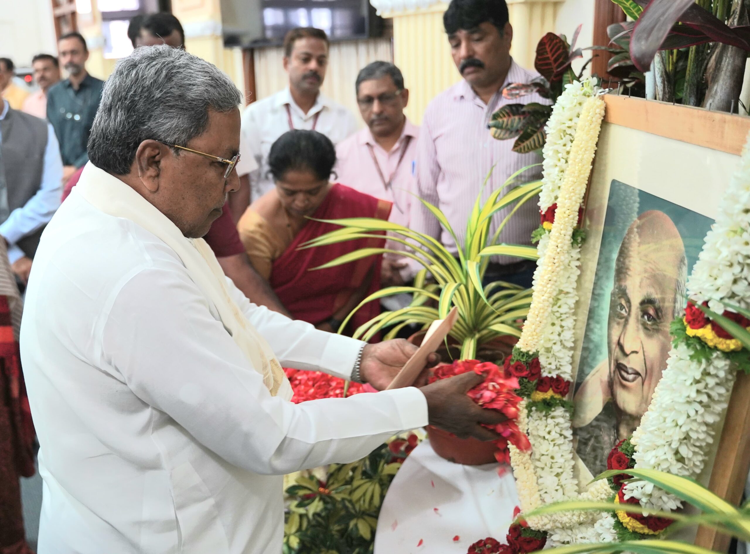 ಸರ್ದಾರ್ ವಲ್ಲಭಬಾಯ್ ಪಟೇಲ್ ಅವರಿಗೆ ಗೌರವ ನಮನ