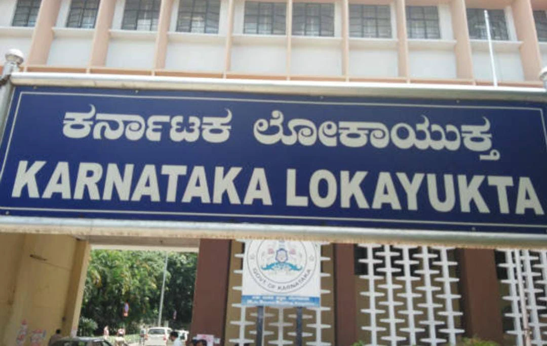 ಬೆಳ್ಳಂ ಬೆಳಗ್ಗೆ “ಲೋಕಾ” ಶಾಕ್ – ಹಲವೆಡೆ ಮನೆ, ಕಚೇರಿ ಮೇಲೆ ದಾಳಿ