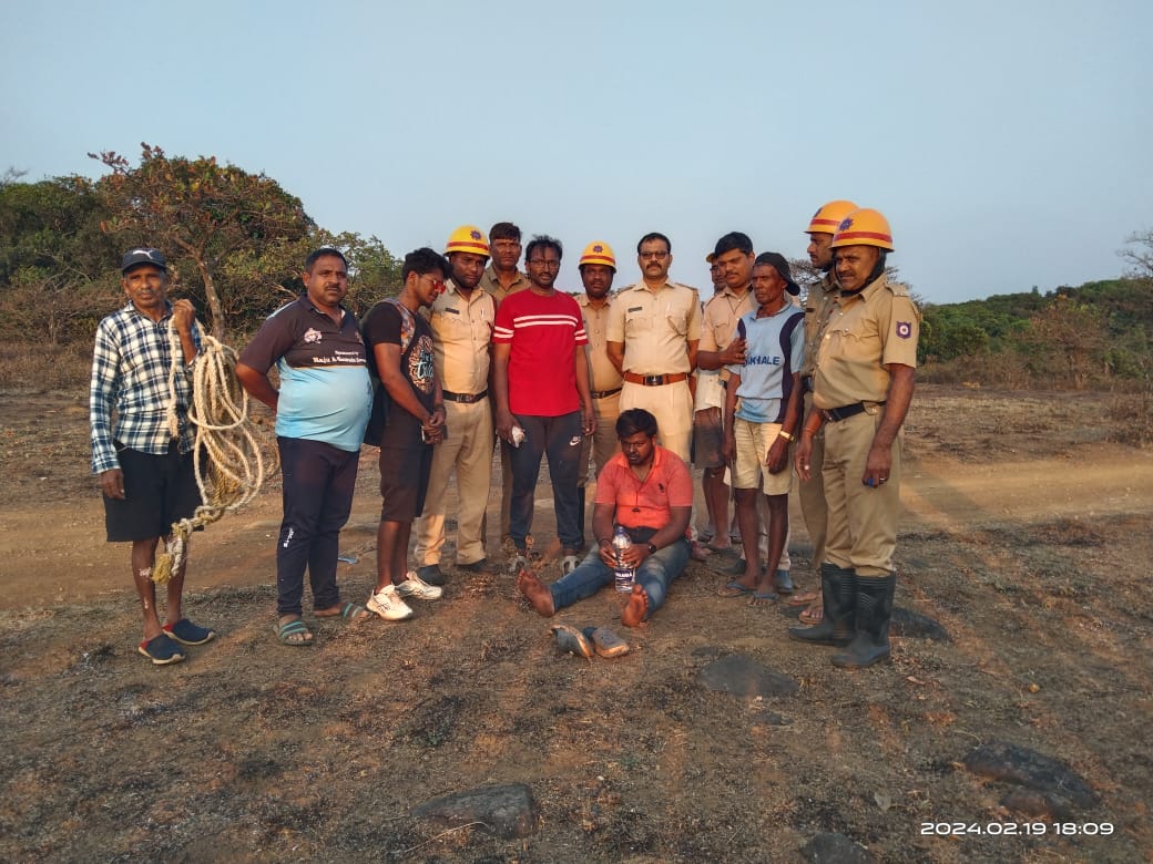 ಬೈಕ್ ಸಮೇತ 100 ಅಡಿ ಪ್ರಪಾತಕ್ಕೆ ಬಿದ್ದಿದ್ದ ವ್ಯಕ್ತಿಯ ರಕ್ಷಣೆ!